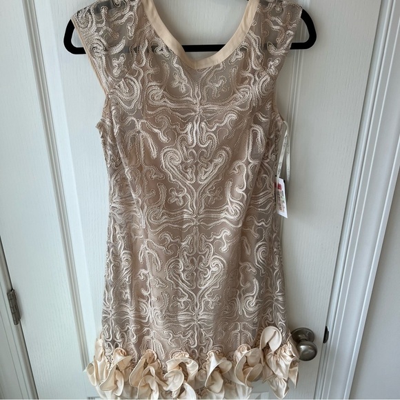 NWT Jessica Simpson champagne colored sheer embroidered layered cap sleeves - Picture 10 of 12